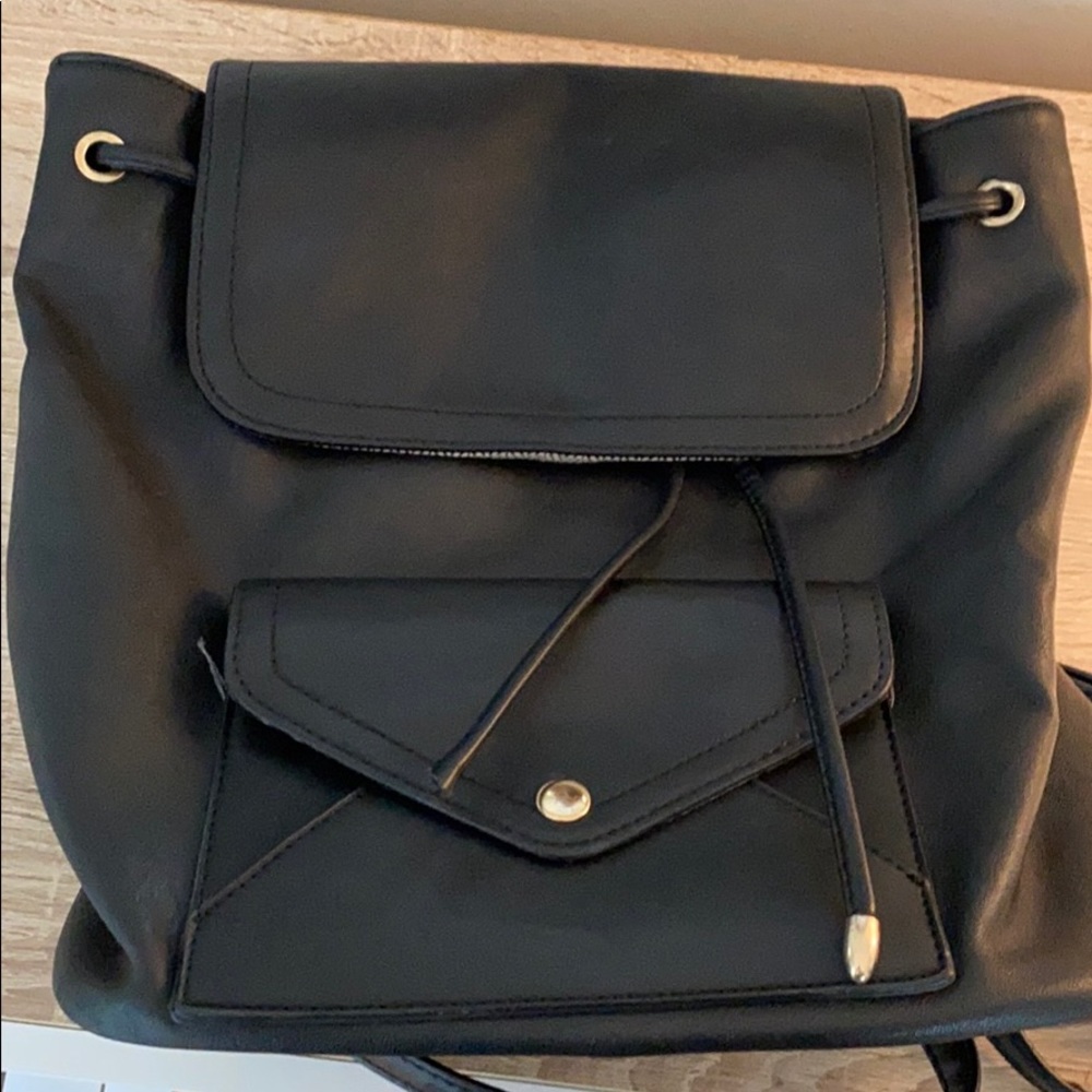 Women’s fashionable backpack
